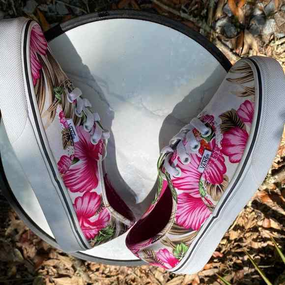 Vans Other - Vans Hawaiian Flower Unisex Kids 4 Lace Up Pink Floral Never Worn